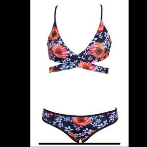 BRAND NEW Cupshe Floral Bikini!